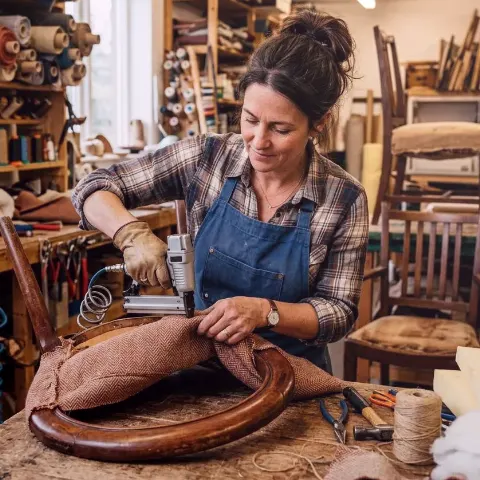 Wood Web – Traditionelle Polstertechniken erklärt